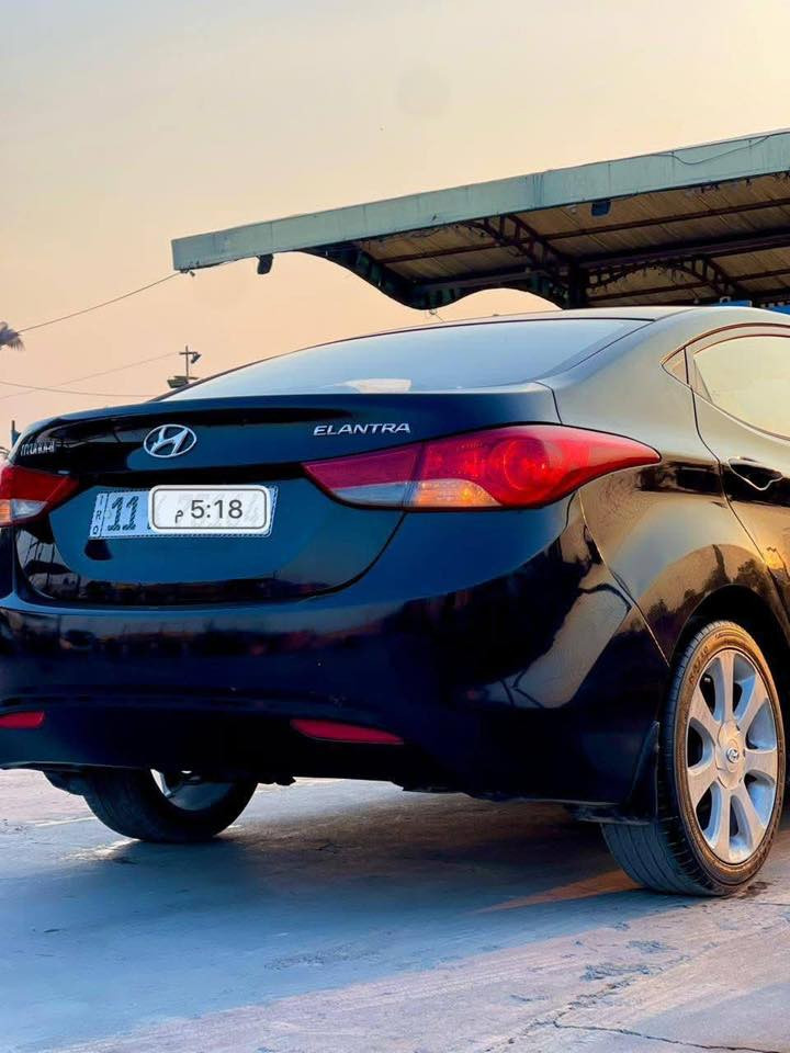 سلام عليكم الانترا خليجي موديل 2014 سيارة جديدة وعلى ايدي وماناقصها اي شي بيها 3 قطع صبغ فقط اثر شخط بدون اي دواخل رقم بغداد بأسمي 
 
ترهم للبيع او مراوس 
مكانها بغداد الكاظمية 
الاتصال ***********
