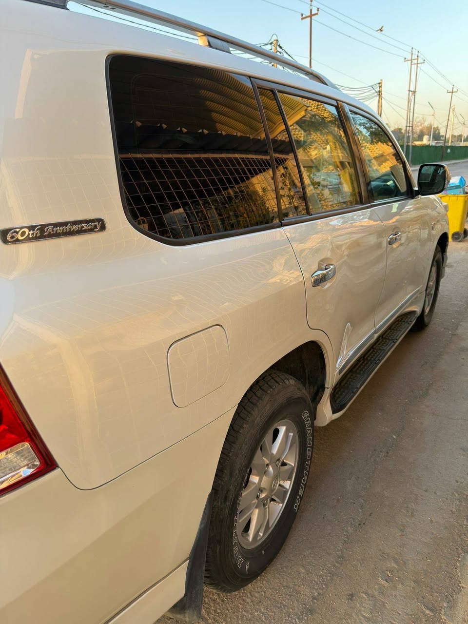 السلام عليكم
لاندكروز موديل2011 ستينيه اصل مكفوله كفالة عامه عدا بارد صغير بالجاملغ ماشية 155بأسمي وتحويل مباشر

فتحه سقف
بصمه 
بصمه ابواب
ديفيدي بل قماره
ثلاجه
تحكم ستيرن
3 قطع تبريد
اشاير مري
محرك 6 سلندر

كير ومحرك وصدر وتايرات وتبريد كله جاهز
 مكاني النجف الاشرف حي الضباط
للاستفسار ***********
