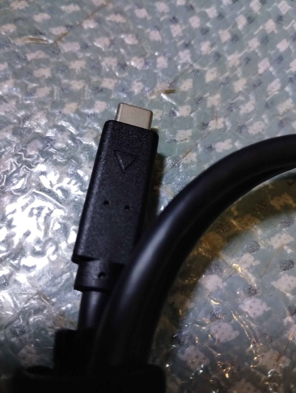 اسم المنتج: كيبل طاقة وبيانات بقدرة 100وات و10Gbps من ماركة eve
العلامة التجارية: eve
اللون: أسود 
العدد: 1
الحالة: جديد
السعر: 13 ألف دينار

متوفر توصيل لكل أنحاء العراق 🚕🚀🌀

⛔ مواصفات المنتج:-

الأداء: معتمد بتقنية USB SuperSpeed، يدعم سرعات نقل بيانات تصل إلى 10 جيجابت في الثانية.

توصيل الطاقة: يدعم تقنية USB Power Delivery 3.0 بقدرة تصل إلى 100 واط.
----------------------------------------------------------

ناوی بەرهەم: eve 100W 10Gbps پاوەر و کێبڵی داتا
 مارکە: ئێڤ
 ڕەنگ: ڕەش
 بڕی: 1
 مەرج: نوێ
 نرخ: 13 هەزار دیناری عێراقی

 گەیاندن لە سەرتاسەری عێراق بەردەستە 🚕🚀🌀

 ⛔ تایبەتمەندییەکانی بەرهەم:

 کارایی: بڕوانامەی USB SuperSpeed ​​ی هەیە، پشتگیری لە خێرایی گواستنەوەی زانیاری دەکات تا 10 Gbps.

 گەیاندنی کارەبا: پشتگیری لە USB Power Delivery 3.0 دەکات بە توانای تا 100W.

 ----------------------------------------------------------

Product Name: eve 100W 10Gbps Power & Data Cable
Brand: eve
Color: Black
Quantity: 1
Condition: New
Price: 13,000 Iraqi Dinars

Delivery available throughout Iraq 🚕🚀🌀

⛔ Product Specifications:

Performance: USB SuperSpeed ​​certified, supports data transfer speeds up to 10 Gbps.

Power Delivery: Supports USB Power Delivery 3.0 with up to 100W.

------------------------------------------------------- بغداد, العراق


**إذا كنت صاحب هذا الإعلان وتريد حذفه لأي سبب، رجاءا أرسل رسالة إلى الدعم الفني**