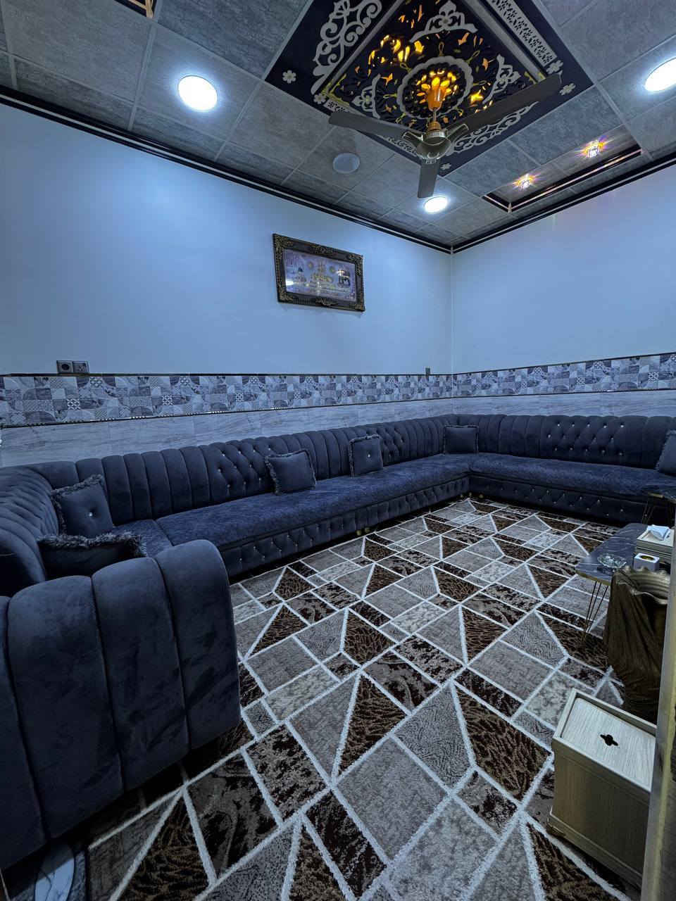 دار للبيع
الجانب الأيمن/ حي الهرمات الاولى
طابقين مساحه ١٠٠ متر 
يشمل استقبال /هول /غرفه نوم /مطبخ /صحيات 
والطابق الثاني غرفتين وحده كامله والثانيه هيكل 
للاستفسار الاتصال على 
***********
***********
