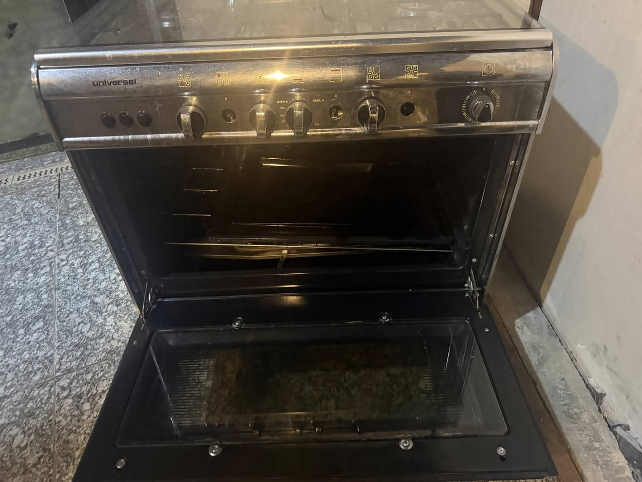 طباخ مصري للبيع استخدام قليل جدا نظيف كلش لصغر المكان سبب البيع السعر 275الف رجاء الشري يتصل ***********مكانه حي الجهاد
