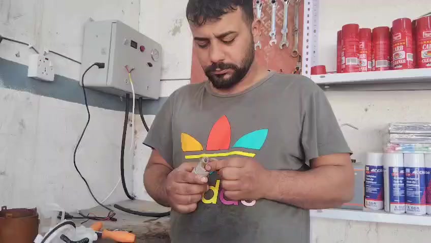 مشكلة صغيرة بس تخسرك هواي 
اهلآ وسهلآ بكم في مركزنا الافضل والانسب في العراق 
لفحص وتصليح كافة انواع السيارات القديمة والحديثة 
بأدارة سيد احمد وسيد علي 
نجف شارع ميلاد فاو مجاور ميلاد مول 
***********/***********/***********  متوفر واتساب 
https://www.instagram.com/ealm_vehicles?igsh=MXU3MTdpd20yamtnMw==
#ادامة #رون #تأخير_تشغيل #بخاخات #مچتفة
#فحص_كازكيت #فحص_تنقيص_الماء 
#فحص_تنقيص_الدهن #ادامة #ولف_تبخير #تنضيف_غرف_الاحتراق #فحص_وتنضيف_الفيت_بم
#عالم_السيارات #محافظة_النجف_الاشرف
