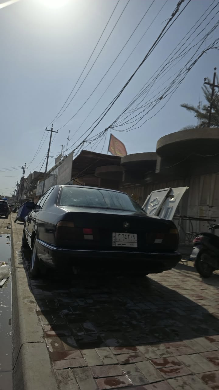 السلام عليكم شونهم العزاز بيئم 750 رقم بغداد السياره صبغته وعفته يعني تاركه ومالي خلك اشغله مكينه حلوه خير من الله كير كذالك السياره ابيعك هيج يعني جيب صطحه وياك وتعال كهربائيات كله شغاله والله السياره حلوه ويل شعاع وتخم تاير بي ما ماشي بي كيلو سعر 35  وبيه مجال ***********
