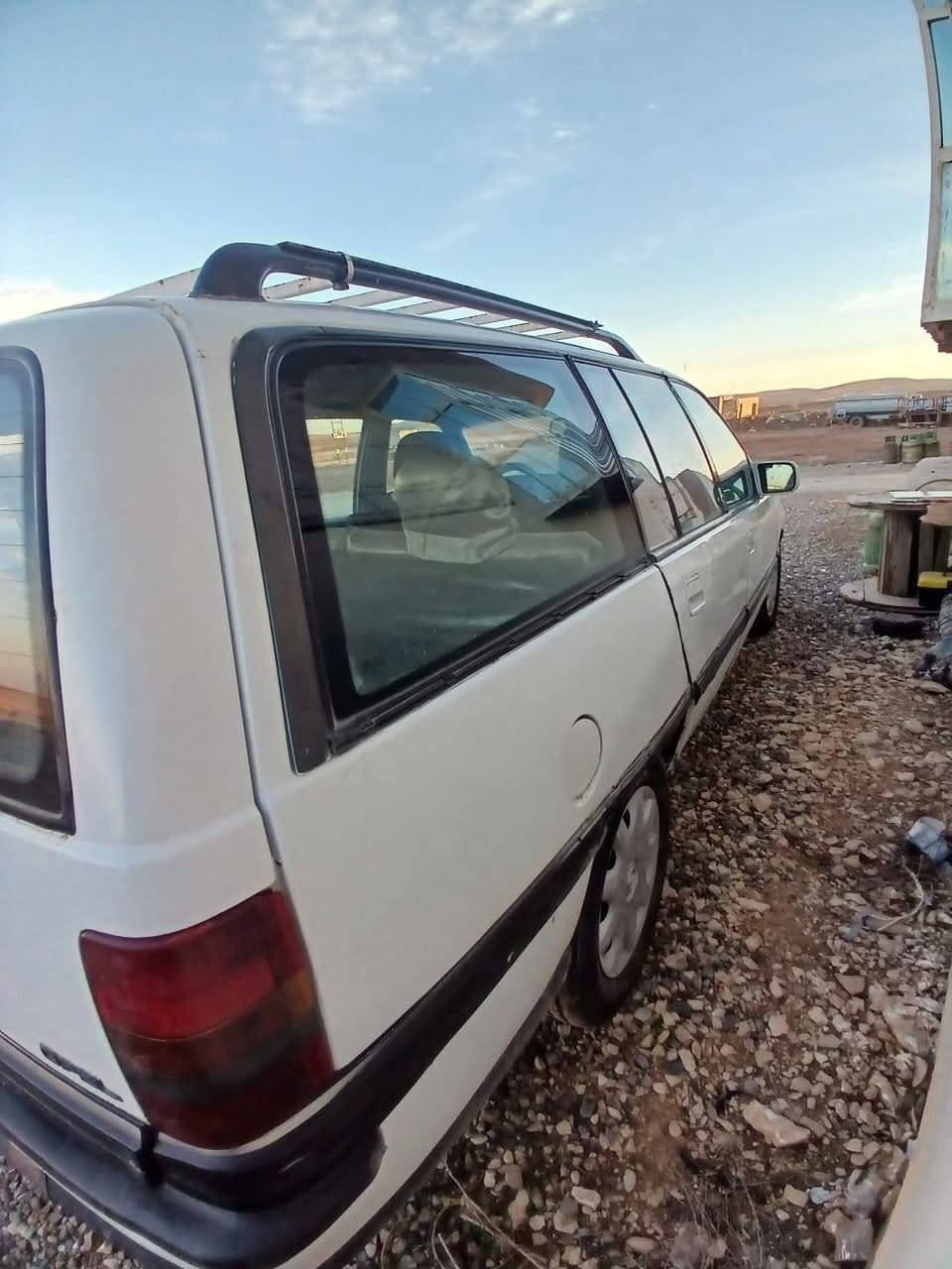 اوميكه ستيشن حجم ٢٠ كير ومحرك واكسن طخم تواري سياره جاهزة كابون بي  سنويا عظم شهر 6 يله تنتهي بس تحويل عنوان السياره تلعفر ناحيه العياضيه 25 بي مجال ***********
