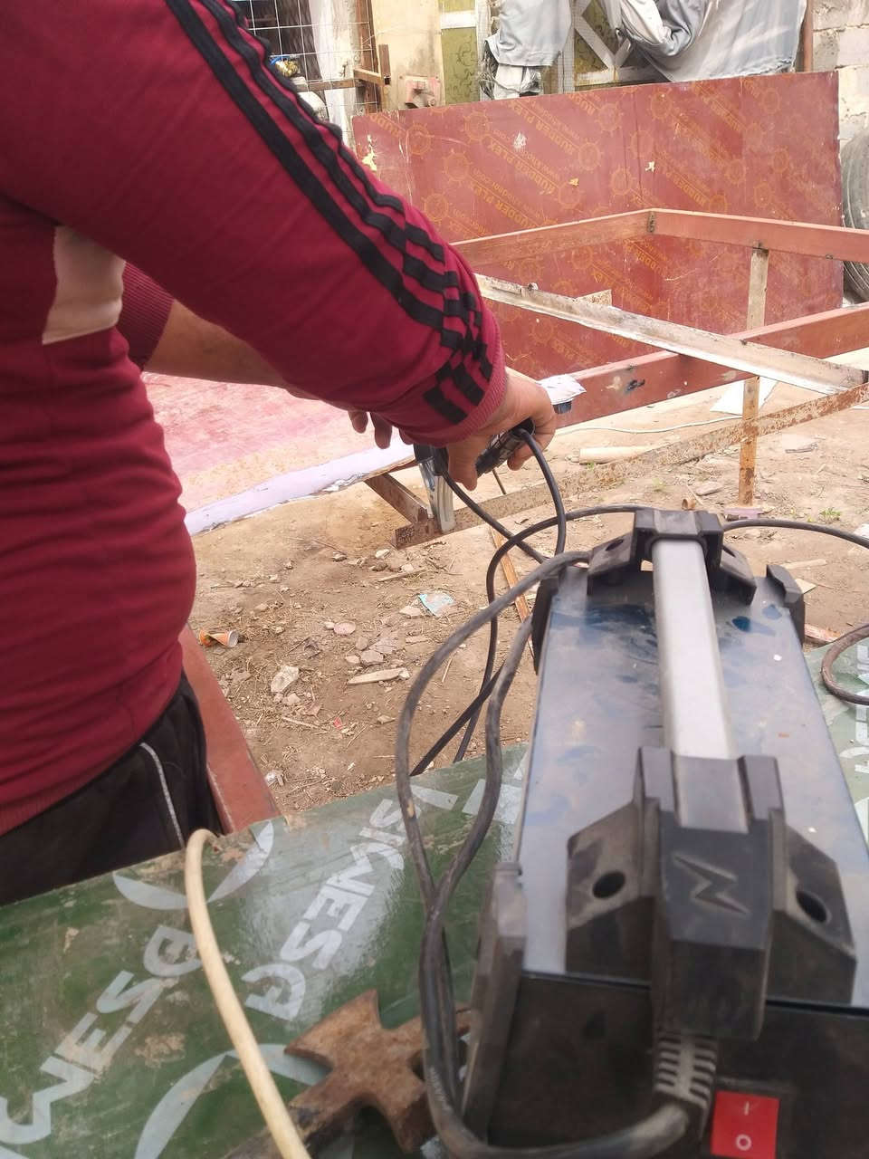 خير الناس من نفع الناس
حداد متنقل يجيك البيتك واسعاره بيه خوف الله الحداد ابو ياسين ***********
ماعندي مصلحه وياه 
بس حبيت اخدمه لوجه الله
