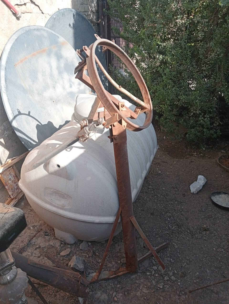 السلام عليكم صحن عدد 2لبيع حجم140وثاني130 سعر واحد 20 الف قفل لا يوجد توصيل بغداد حي العامل ***********
