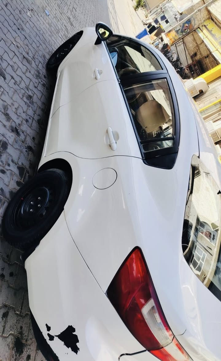 السلام عليكم ريوللبيع مديل 12 مضلّع سياره جديده وجاهزه من كلشي مكينه 1600 مانقصها شي مصبغوغه عام لاجماليه بدون اي ضربه داخليه مكفوله من مكينه وكير وحداديه مكاني نجف السعر 69 وبيها مجال ***********
