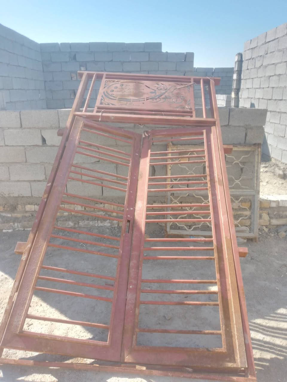 بيبان للبيع السعر 300 وبيهن مجال 
***********
