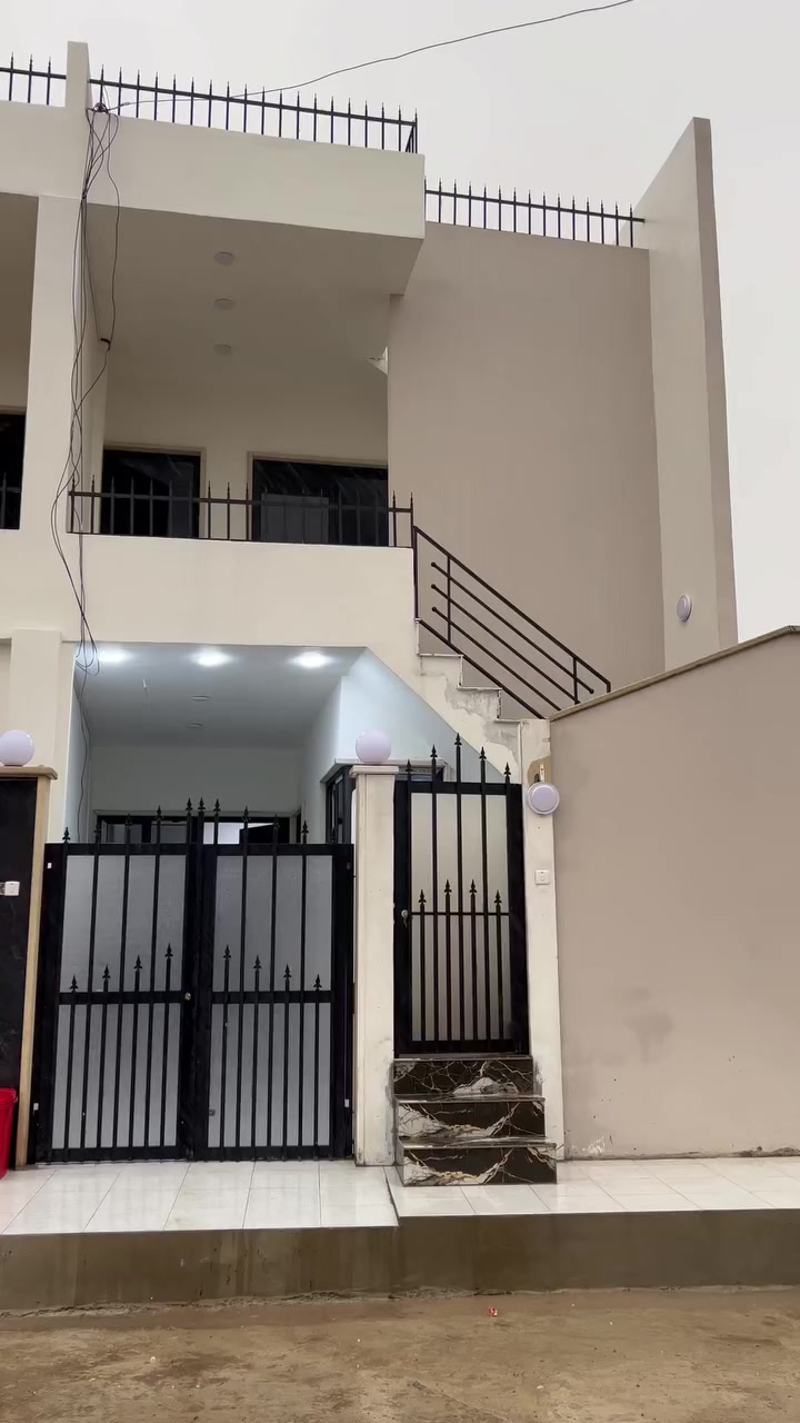 بيت في غرفة التجارة بناء حديث فول 2026 بورسلين 60 في 120 قريب جدا علا شارع تلكيف خدمات كامله ماء كهرباء تبليط المساحه 110 متر واجه 6 طابقين طابق الاول معزول عن الثاني كامل يعتبر بيتين جنس العقار جمعيه غرفة تجاره معروفه ومضمونه السعروالاستفار اكثر الاتصال بل الارقم التاليه 
*********** كورك
*********** اسيا
