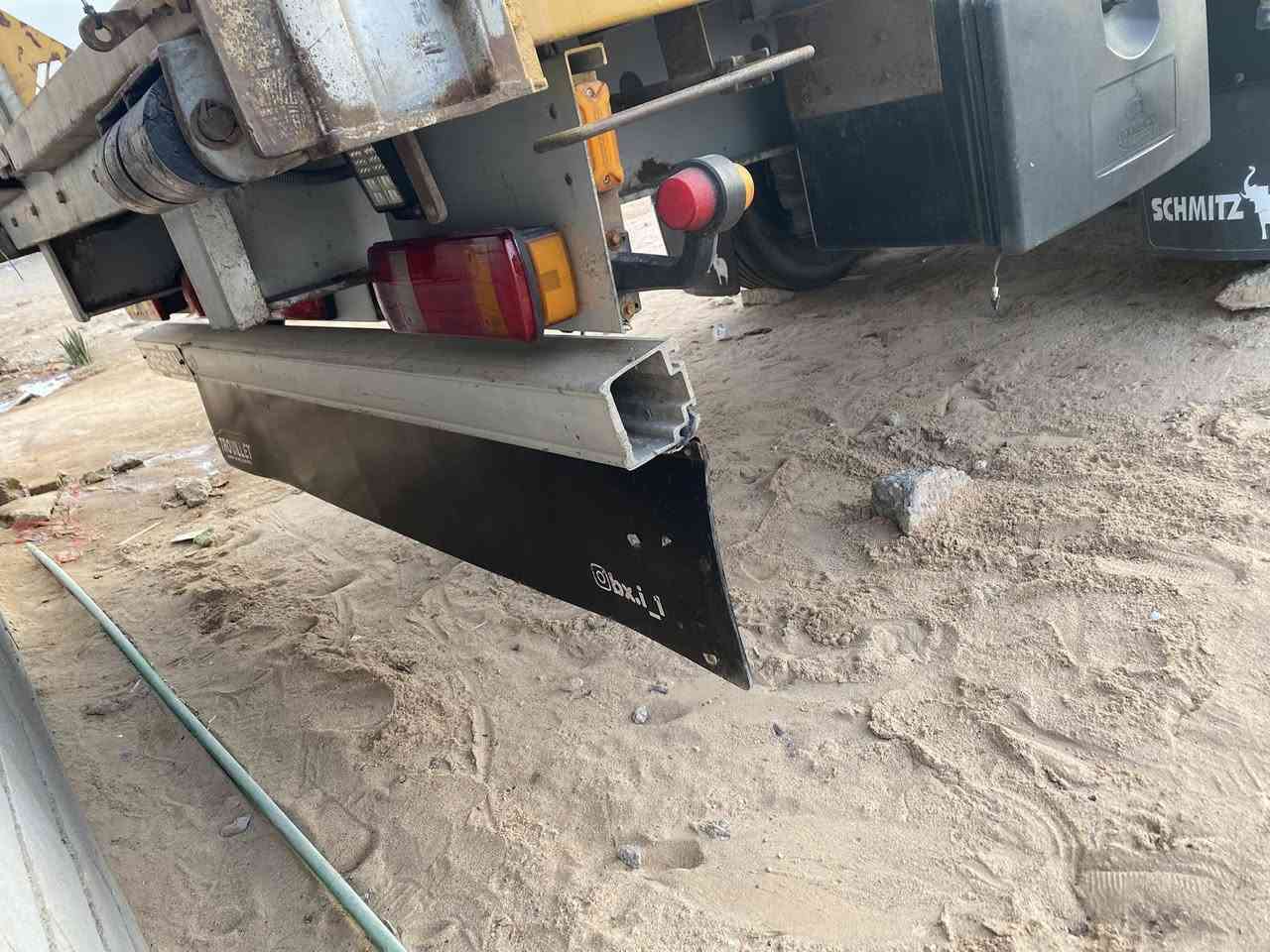 سلام عليكم 
عربانة فلات للبيع  ١٣/٦٠ طخم تاير 
دنكير علاك 
كهربائيات فول 
حدادة كلهة جديدة 
ثلاجة مطبخ 
السعر ٦٥ وبيها مجال 
مكان العربانة بصرة     زبير 
***********
