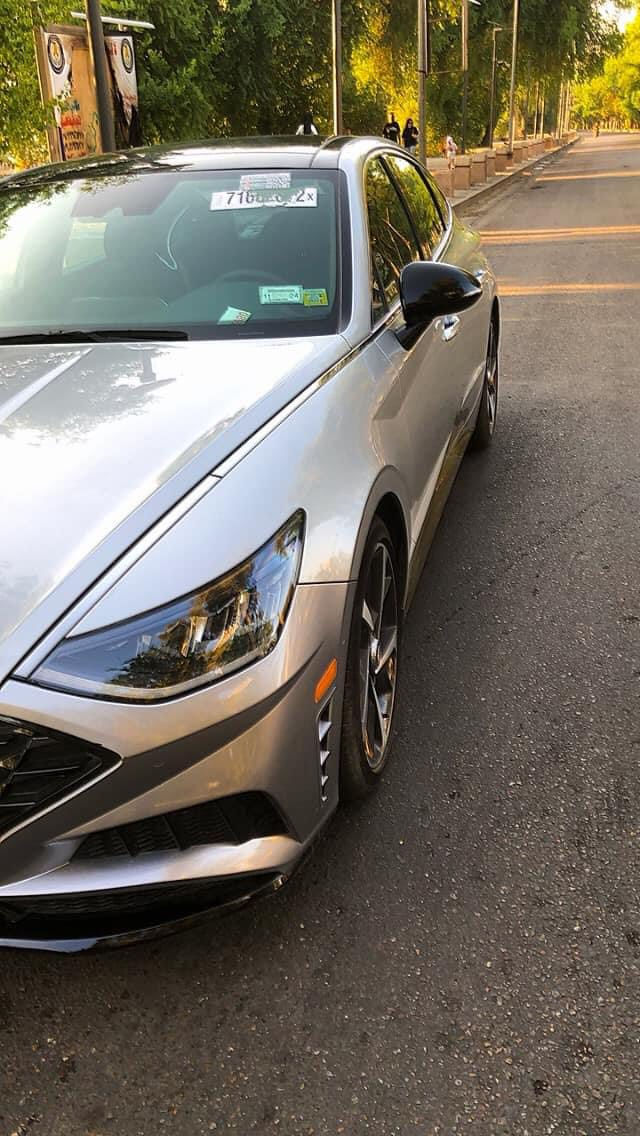 سوناتا موديل 2021امريكيً
المواصفات 
بصمه 
بانوراما 
تبريد قطعتين 
رادرات 
ثلاث انضمه قياده

اوتوًهولد 
كروز سرعه 
إلى اخره ……
محرك 1600 تيربو gdi
مكان سياره بغداد
للاستفسار الاتصال ***********
الحادث جاملغ امامي بدون دواخل بدون ايرباك 
السعر 164 ورقه
