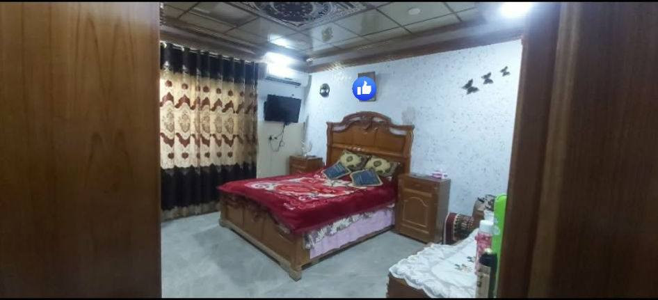 السلام عليكم
بيت للبيع مساحه 211  البيت كلو سقوف سيراميك بورسلين 
البيت متكون من طابقين
 
الطابق الاول متكون مطبخ واستقبال وهول وغرفتين نوم  
وصحيات وترك داخلي وترك خلف البيت على كبر البيت 

الطابق الثاني متكون من صحيات واربع 4 غرف نوم واسعات 
والبيت بي بيتونا وسطح 

البيت سند طابو الزهور
 
اي استفسار الاتصال على الارقام وبي واتساب 
‏***********
***********
