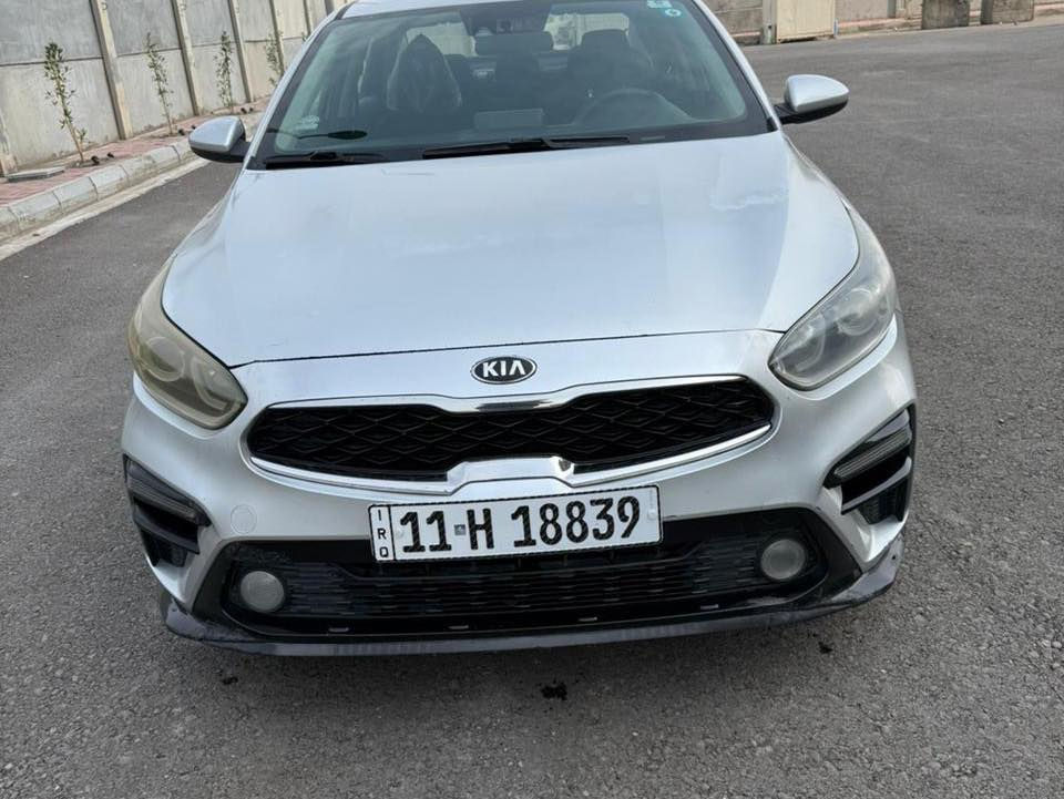 كيا فورتي
 موديل 2019 
حادثها جنطة والبنيد بيه فعصة ومرشوش
 السيارة ليبل واحد عدا الصندوق وبيها 
حادث باالعراق صفحة اليمين البابين والجاملغ الخلفي السيارة بدون دواخل ايرباكات كلها سليمة الكير محورATمو سيفيتي الارضية مغلفة جلد السيارة حلوة وكاعدة
السعر 🌹🌹 120 ورقة
