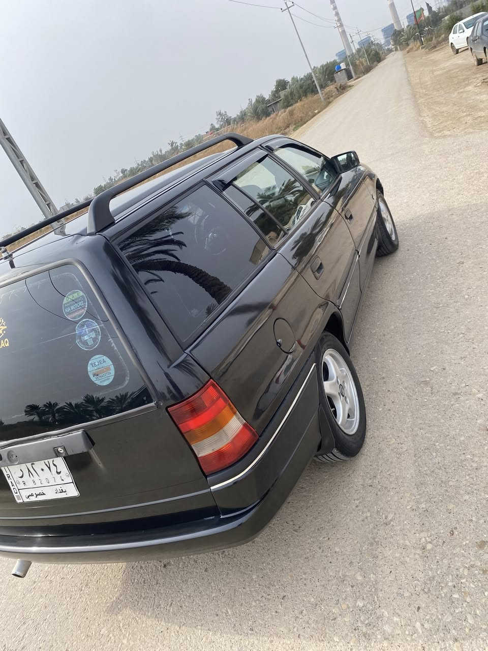 السلام عليكم للبيع اوبل استره موديل 94 مصبوغه فقط جماليه السياره عله وضع البلاد  محرك 16 دوش اصل صدر امامي خلفي جديد تخم تاير جديد رقم بغداد باقي 6اشهر وتسقط تحويل ثاني يوم السياره ربع ما تصرف عليها احله من الصوره السعر 55وبيها مجال رقم ***********
