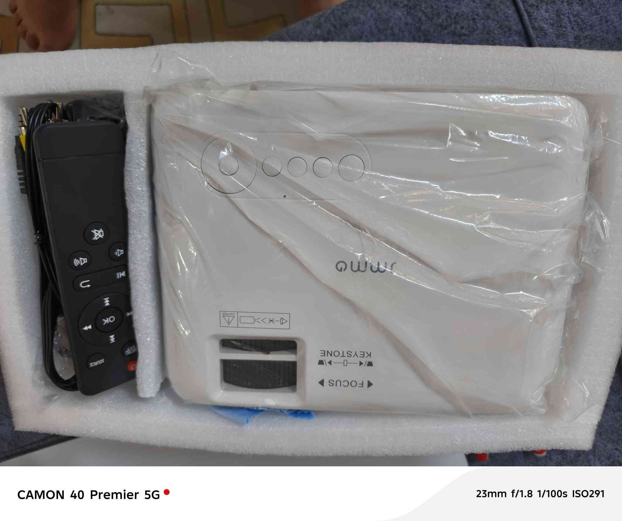 داتا شو فولHD
بدقة عالية جداً ((جديد)) 
مع كامل ملحقاته كما موضح بالصور
متوفر قطعتين منها
للتواصل خاص ماسنجر متوفر
*********** واتساب
