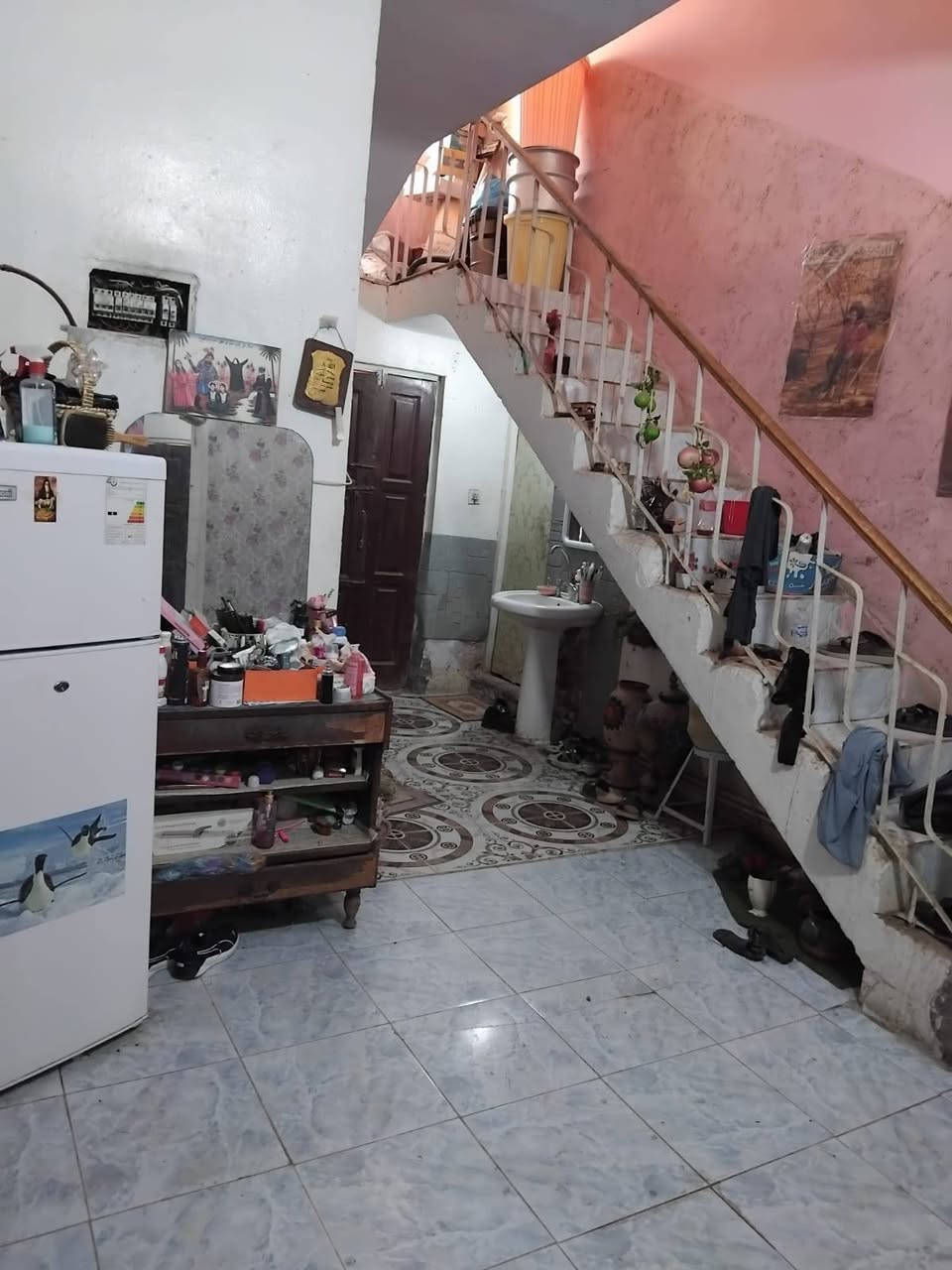 بيت تجاوز مساحه 200م للبيع سعر 40بي مجال قليل زعفرانيه الاساتذه معهد سابقا بيت صب  كونكريت منطقه هادئه وحلوه غرفتين نوم وهول ومطبخ وحمام وترك مخزن وكراج وحديقة  رقم *********** احمد للعقار
