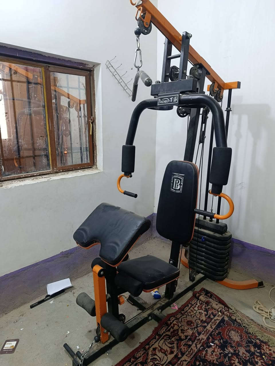 هذا جهاز "هوم جيم" (Home Gym) متكامل وممتاز جداً للي يحب يتمرن بالبيت ويوفر وقت واشتراك قاعة. النجف الاشرف السعر 200 
***********
