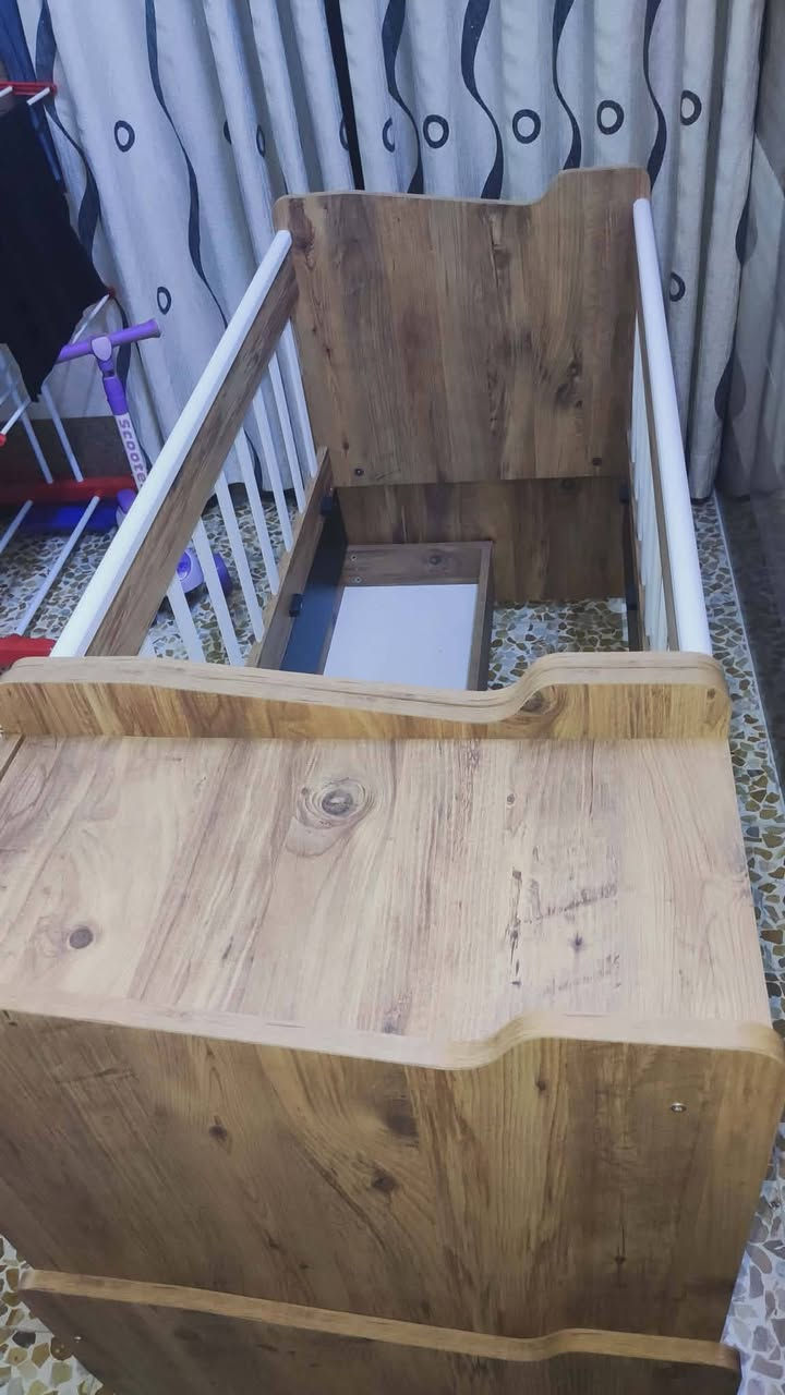 السلام عليكم عندي تخت للاطفال ٢٥٠ اخذتو اريده ١٠٠ الف وبي مجال شويه. العنوان حي السماح الثانيه سايدين المستوصف رقم المبايل.  *********** كورك
