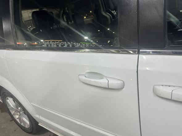 دوج كرفان sxt 
2019 
بيبان كهرباء 
صندوق كهرباء ماشية 60 الف 
سيارة جديدة نضام اقتصادي ايكو
تبريد مركزي تدفئة مركزي
كشتات منفصل 7 راكب 
كشنات بلع
حادث جاملغ خلفي فقط وباب مبدل في امريكا 
للاستفسار والتواصل على ***********
