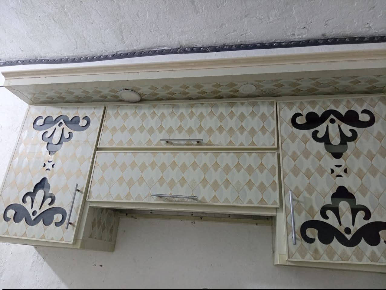 كاونتر للبيع 
السعر 250

يحتوي على مكان للطباخ ومكان لشافطه الدهون 

العنوان /  الحله المحكمه الجديده 
***********
