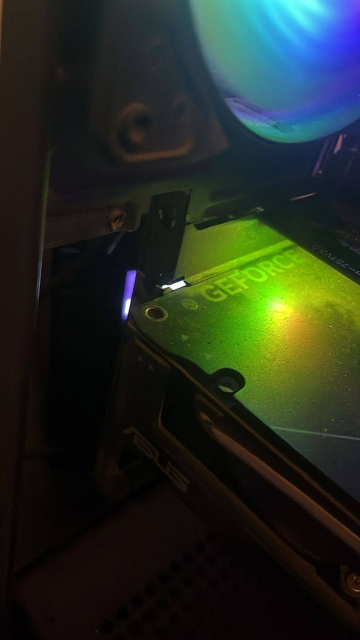 سلام عليكم مكلف بل نشر 
تجميعه للبيع 
Gpu 4060ti 
Cpu r5 9600x
Ram ddr 5  32gb 4800hz 
Ssd 1tb 
Psu 650w gold 
M.b b650 
مكان الحاسبه دوره حي اسيا 
سعر 1600 وبيه مجال حاسبه نظيفه حيل 
ملاحظة الجامه ماكو 
***********
معجبك المنشور تعليقك مثل وجهك الطيب 
ادمن ❤️
