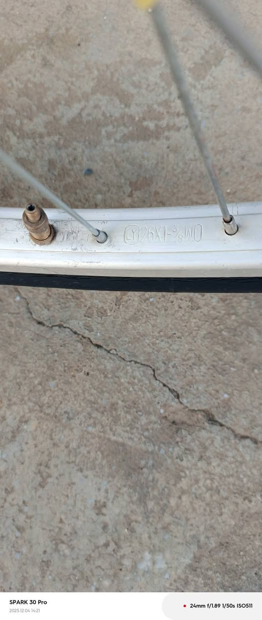 سلام عليكم شباب بايسكل بناتي حجم 26 مابيها اي شي واللي يريد يجي خاص سعر  100 بي مجال  مكان ـ ديالى ـ  خانقين ـ ملك شاء {رقم هاتف:: *********** }
