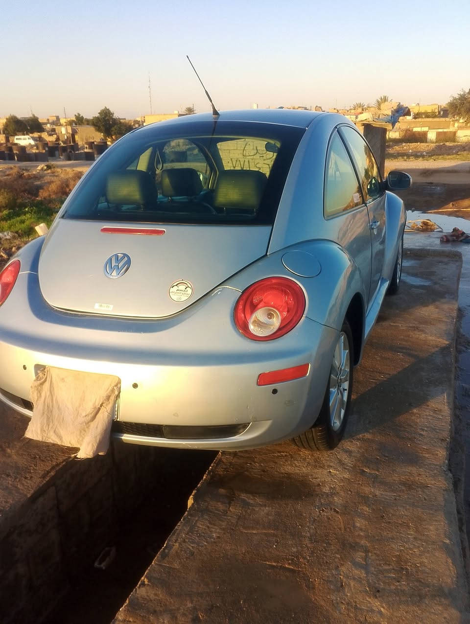 السلام عليكم للبيع فولكس فاجن بيتل 2010 وارد امريكي  رقم بغداد. مشروع وطني باسمي السياره جاهزه وكامله  مكينه 5 سلندر 2.5 للبيع سعرها 67  وبيها مجال حك الجيه  ***********
