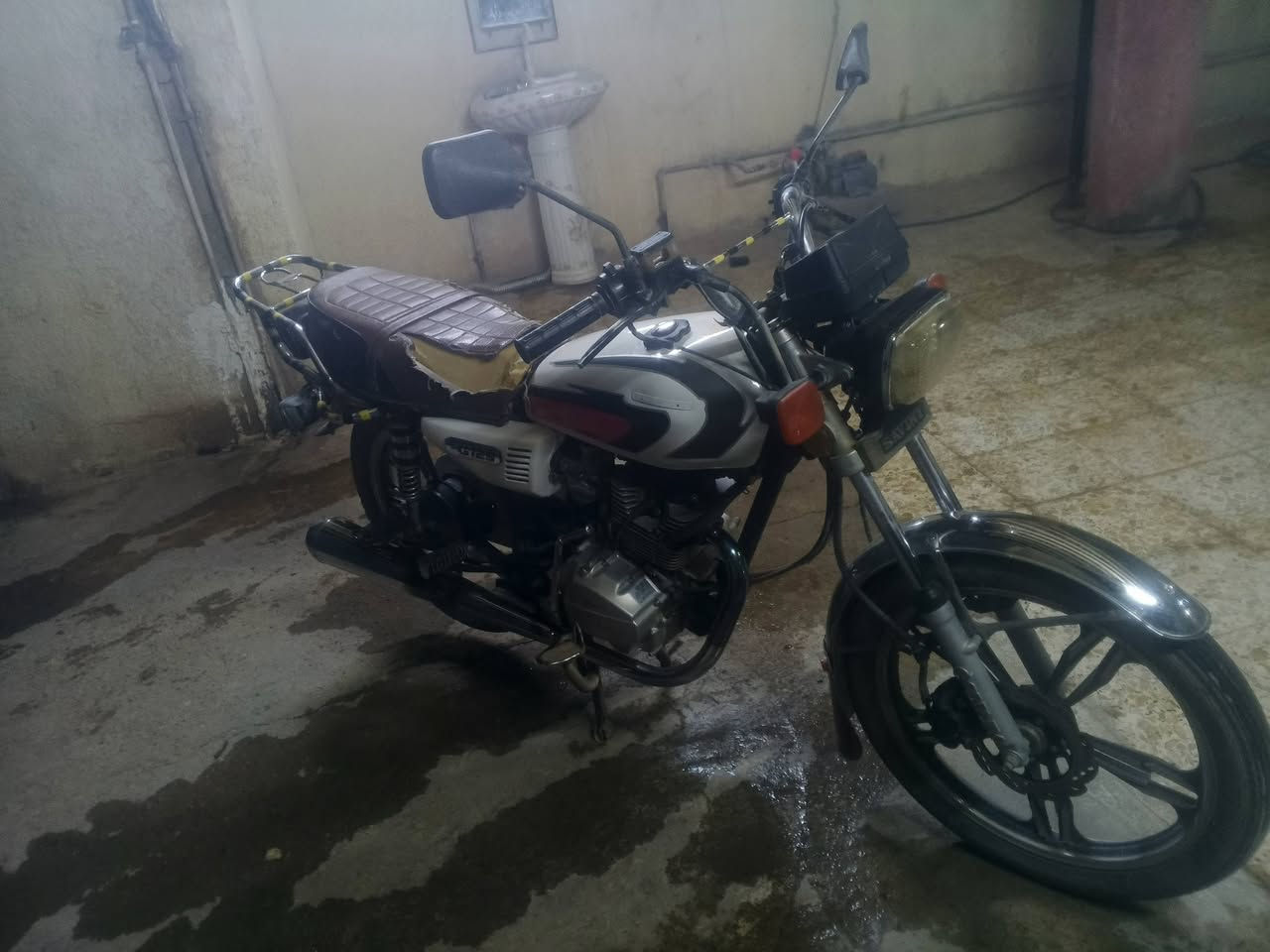 دراجه سيفان نضيفه نقوصات قليله ميكنه نضيفه سلف هندر اوراق كامله بوجهك ترقم كمرك كامل اصولي 450 قفل ***********
