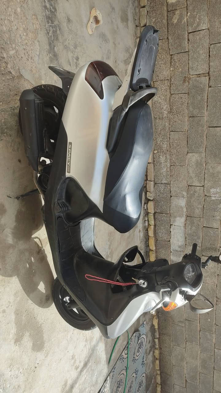 دراجه سبيسي ياباني كفرات اصليه ابو الختم كابريتر اصليه قفل جنطة قفل ستيرن كهربايات كله شغال كل نقص مابيه مكاني كوت حي جهاد ***********
