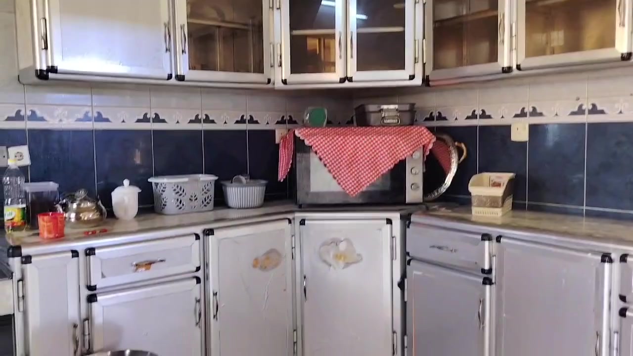 كاونتر ومحلق نضيف خمس امتار موصد حي الاخاء ***********

