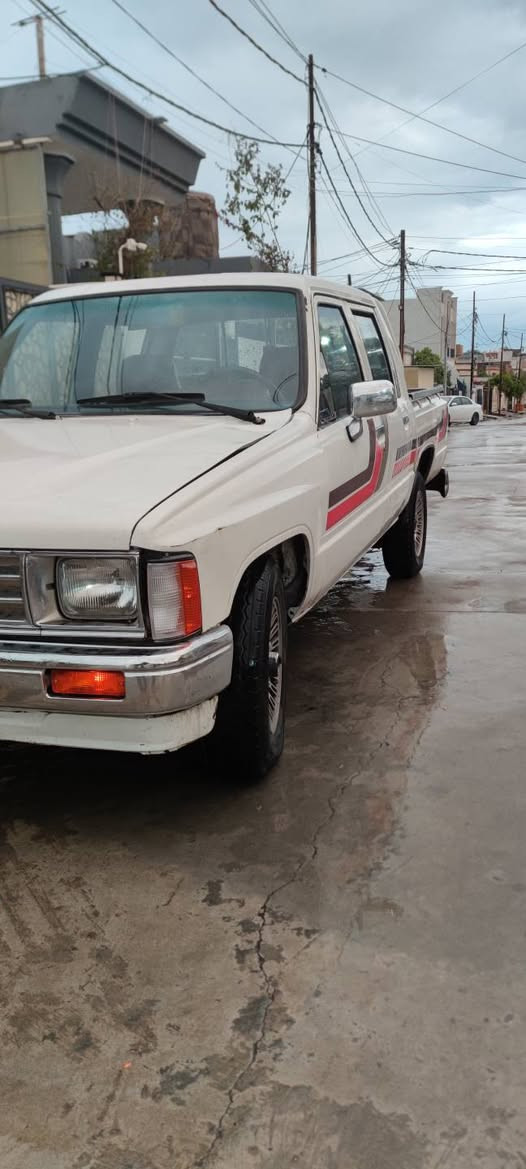 تيوتا بيكاب موديل 1987 سنويه صاقطه صبغ عام كير محرك بشرط المحرك 3 واي ما مفتوح تخم طايرات جديد ويل كروم شرط تراي للبصره  عندي وكاله عامه السعر 40$ مجال قليل *********** مكان سياره كركوك كركوك, العراق
