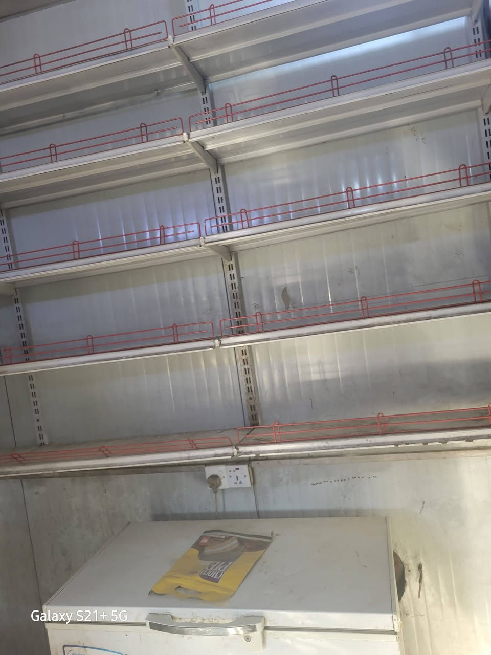 سلام عليكم رفوف للبيع العدد ٣٤ رف كاملات و٣٨ رف اسباني وسفينه مترين واكو ٣ امتار زائد ٣ امتار مكاني بغداد الإسكان السعر عل خاص او اتصل ***********
