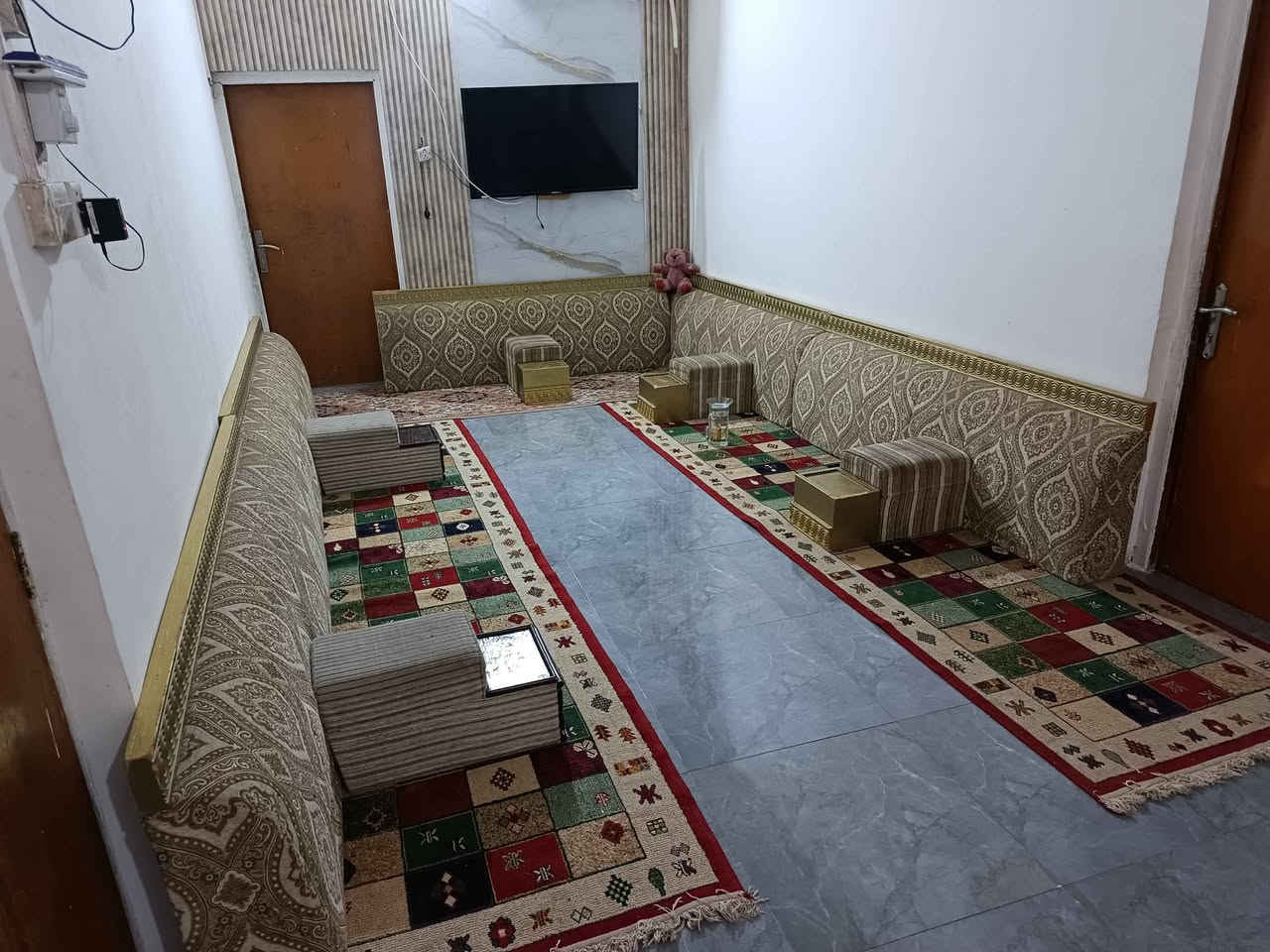 للبيع جلسات عربيه شرقيه كويتي اصلي العنوان كرمة علي الناحيه 
*********** البصرة, العراق
