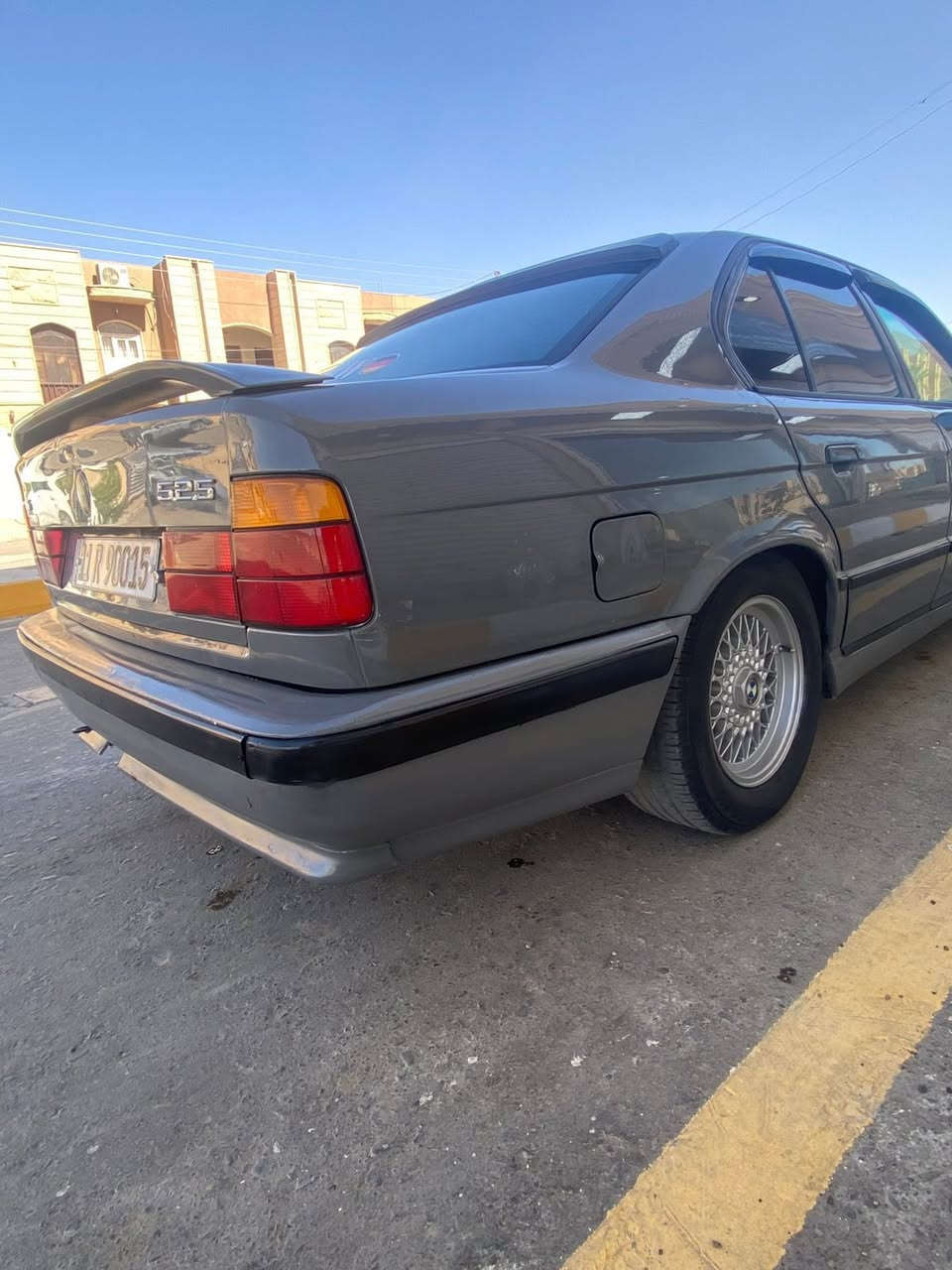 السلام عليكم .. الحلال للبيع
بيئم.  موديل 1991 مسكر 525/بسعر مناسب جدا 59 وبيها مجال 
كير اوتماتيك مكفول بلاد اوتو 
صدر امامي خلفي جديد.  تخم تاير ويل خليه بلادي
محرك /كير /صدر /كهربائيات كله /شرط 
الموصفات سنتر لوك. /سلايت طكتين السياره فول 
داخل صاج كشنات M بلاد غرفت السياره جديده 
السياره مصبوغه عام جمالي بدون  دواخل بدون كلشي 
رقم بغداد 11 الجديد بسمي سنويه جديده مشروع وطني 
السياره جاهزها ألف متصرف عليها   مكان السياره تكريت القادسيه.   رقم ***********
بسعر مناسب جدا 59 ورقه وبيها مجال
