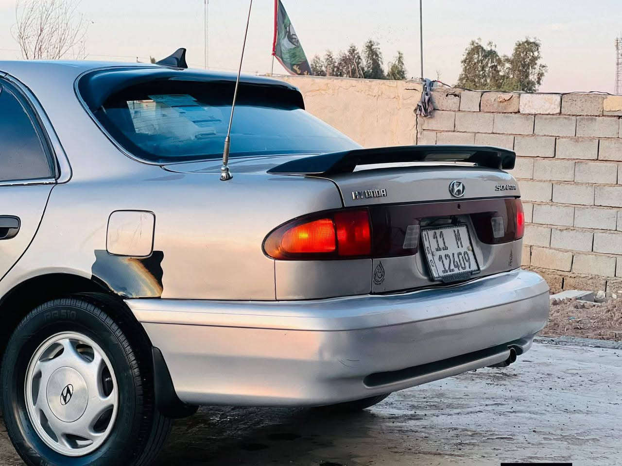 السلام عليكم شباب. وينة اليدور نضيف هذا النضيف بشرط الكفالة من التاير. ل التاير. سوناتا تو 1993. رقم بغداد انكليزي شرط التحويل هزة جديدة ورقم جديد وسنوية 2030. 
كير اوتو محرك مفتوح 2000. محرك +. كير. حاوية ب الشرط 
صدر أمامي خلفي ب الكارتون ولا طسة ولا خرخشة 
كهربائيات بوضع الشركة من الطول ل الطول   كلة شغال. وبلادي 
 تخم تاير. جديد. + ويل كب. بلادي.  
سنتر لوك ريموند 
شاشة أندرويد اصلي. + سستم سماعات + كاميرا 
كشنات+ ارضية جلد تفصال 
منضومة زنون اصلي عالي ناصي 
اربع جام شغال. تبريد ثلج وية السويج 
صبغ. عام بدون ضربة قواعد دبل شركة. 
كيجات كلة شغال. 
 بغداد الحسينيه الراشديه 
السعر 53 وبي مجال قليل ***********
