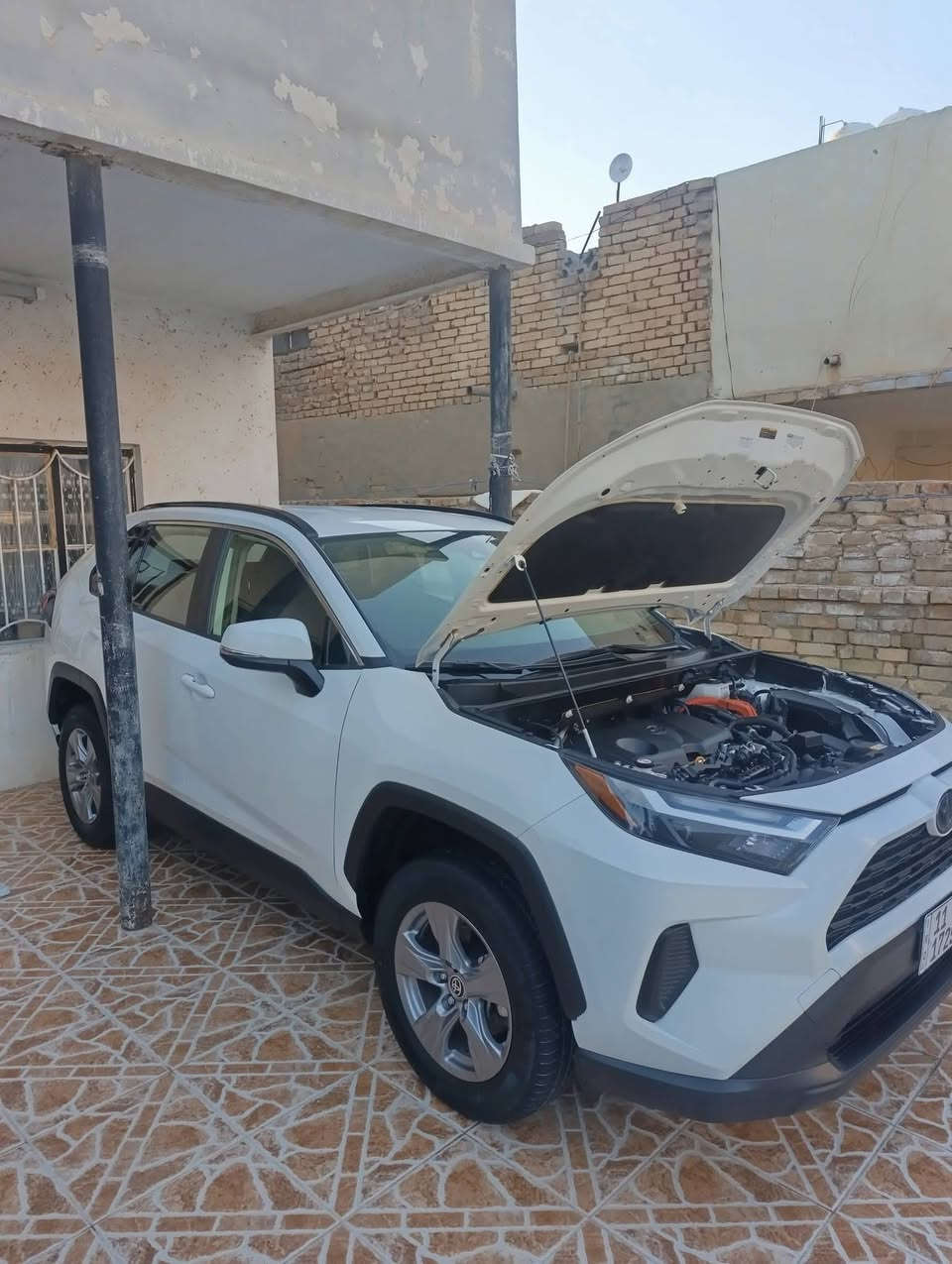 السلام عليكم راف فور هايبرد للبيع السياره اخت جديده بمعنى كلمه  موديل 2024 فئة La  بدون قطرة صبغ او دكة جاكوك ضررها حريق بالقرب من دوسة البانزين  فقط لا دشبول ولا غير شيء مرقمه بغداد بأسمي   للاتصال على هذا الرقم ***********
