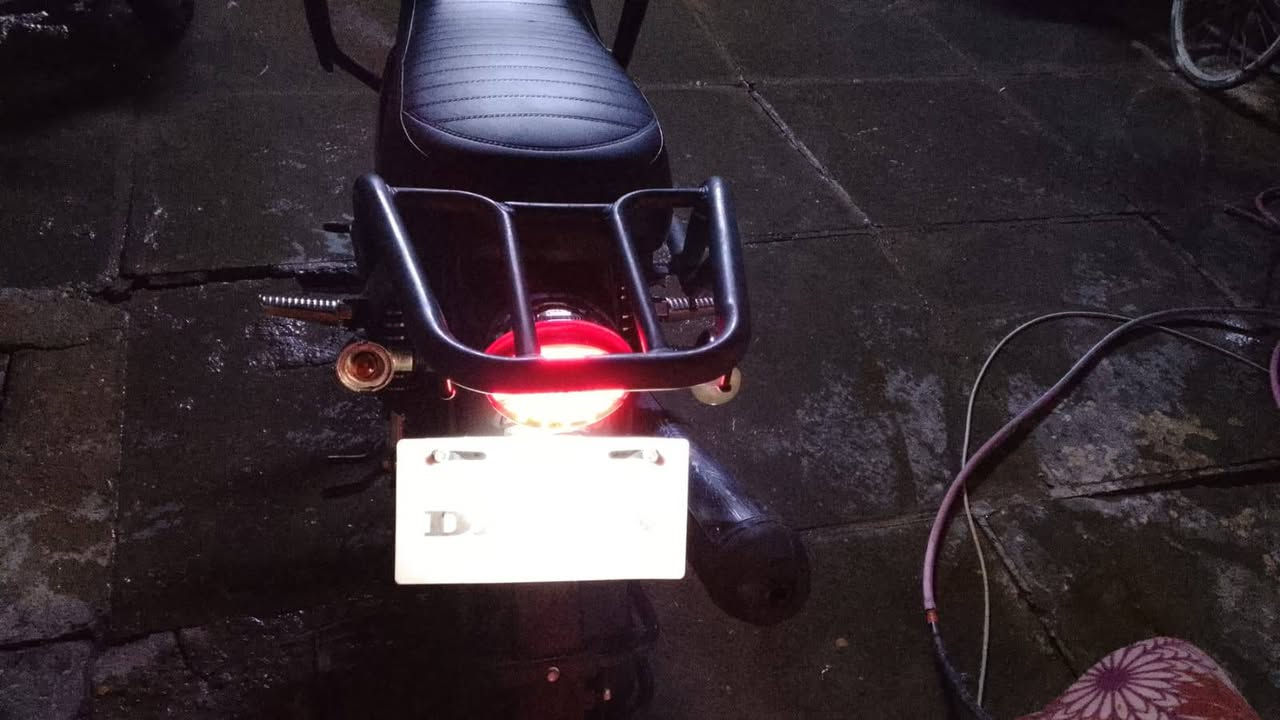 سلام عليكم دايون. لاتي اخذتها من المعرض بس مكاتبه تجي اكاتبك عليها وطيك ياها من باب بيتي الدراجه نضافه 100ب 100 انكر سلف ترايك وين ميعجبك  اطلع دراجه موديل 24 شهر 11  مكاني بغداد الحسينيه عارضها مليون 600


**إذا كنت صاحب هذا الإعلان وتريد حذفه لأي سبب، رجاءا أرسل رسالة إلى الدعم الفني**