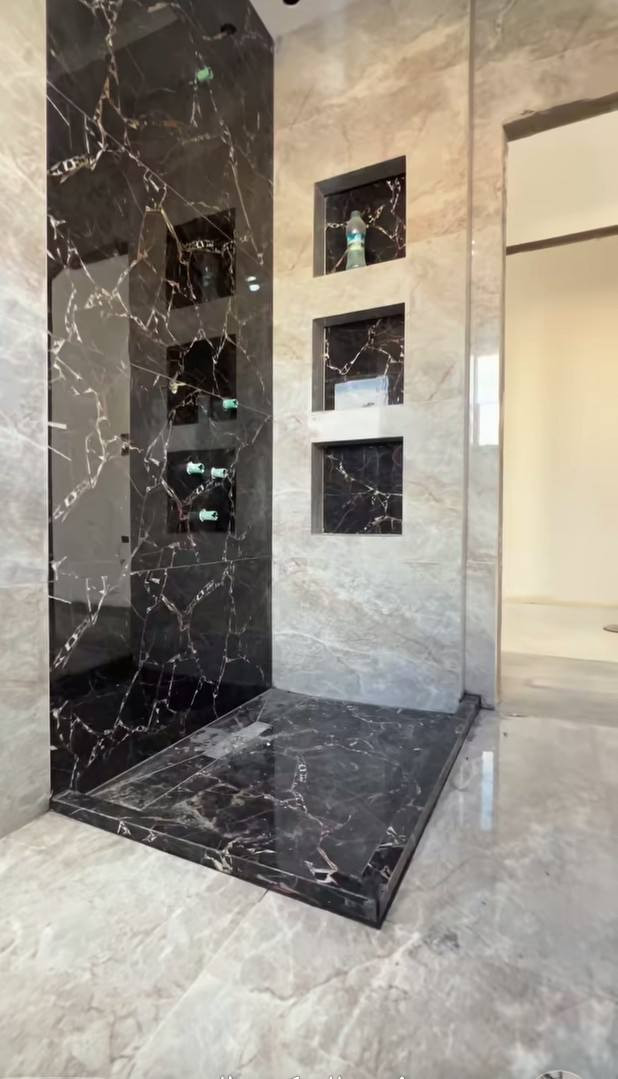 سلام عليكم خلفه سرميك مصري درجة اول جميع انواع السرميك مرمر وكاشي رقم ***********
