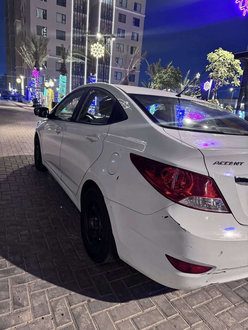 اكسنت خليجي 2014
رقم بغداد  تحويل مباشر 
محرك 1600
فتحه
فول تحكم سترين 
اشاير بالمرايات
وباقي المواصفات المعروفه 
السياره مكفوله من الصبغ بس تعديل بارد بالبنيد فقط
السياره جاهزه من كل نواحي  
محرك كير شرط ما مفتوحات 
صدر وتايرات جديده
السعر 96 
***********
