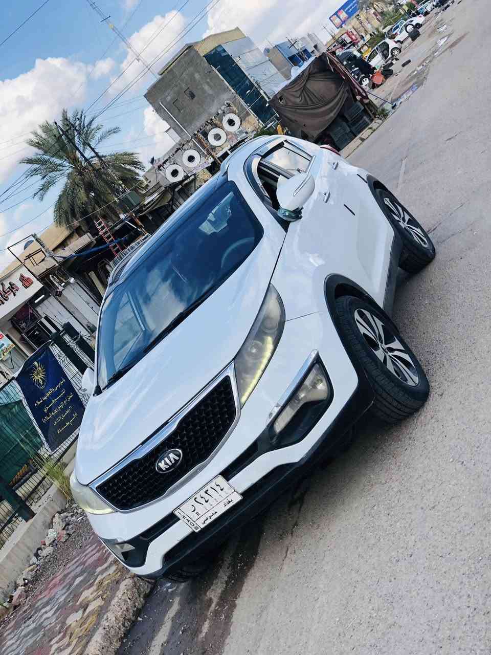 كيا سبورتج ٢٠١٤ (خليييجي) فول عدا البصمه
رقم بغداد بأسمي
 مكينة ٢٠٠٠ دووش لا تنقيص ولا تبخير مكفوله وكير مكفول صدر وتايرات جدد تبريد ثلج ❄️ 
السياره مكفولة من الحادث بس وكعت عليه قمرية مكفولة من الگلبة والچفية والسونار مرفق بالمنشور  بدون دواخل مكفولة شواصي ولغود مكفولات ماشيه ١٥٧ الف كيلو
پانوراما طكتين
اشاير بالمري
تحكم ستيرن
مري شفط
حساسات بلادي
كامرة دوارة
ويل كب فراشة
السيارة جاهزة وعليه ادامة كامله
مكاني بغداد الكرخ
السعر ١٢٠$
***********   وبي واتساب
