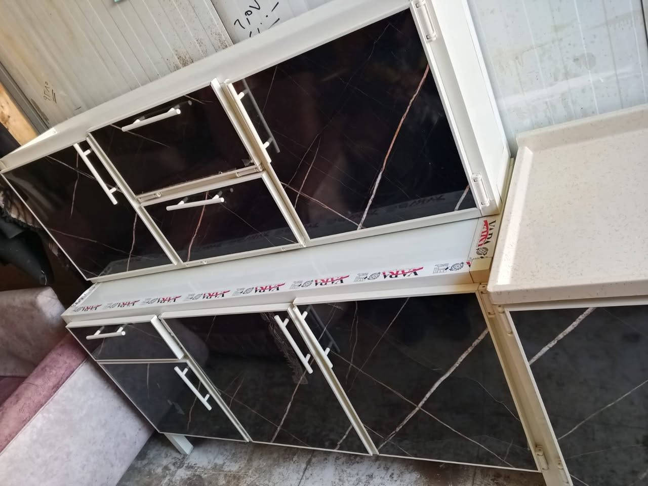 السلام عليكم
كاونتر المنيوم سنك متر و٢٠ سم
القطعتين متر ونص
السعر ٣٠٠
المكان الكريعات مقابل مطعم البلام العائلي
موبايل ***********
لانرد على التعليقات فقط الاتصال
