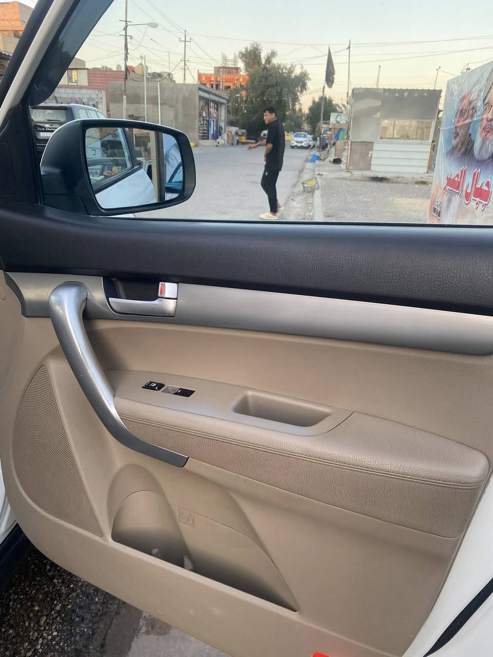 سلام عليكم سورنتو 2012
سياره خليجي جاهزه ومثل ما موضح بل صور
بدون صبغ بدون بارد تدفئه تبريد فول شغال
مكان السياره بغداد مدينة الصدر 
***********
