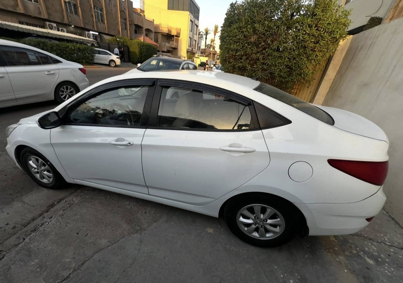 السلام عليكم اكسنت خليجي 2016 محرك 1600 رقم بغداد دولي باسمي تحويل مباشر ماشية 112 فول شاشة وكامرة وفتحة تحكم ستيرن والسيارة كلين مابيها حادث ولا بارد 
السعر 115 بيها مجال بسيط 
مكاني بغداد 
***********
