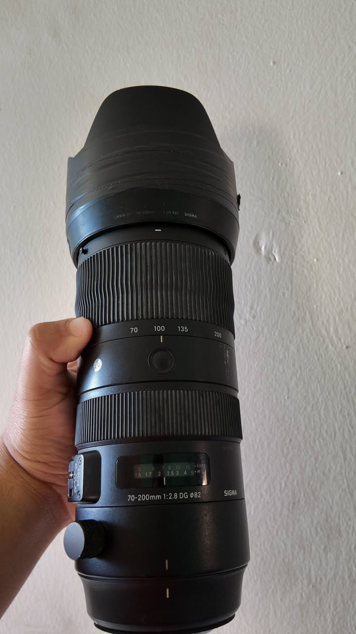 عدسة كانون 70.200 فتحة 2.8 سبورت فقط 500 الف 
فتحه 2.8   جيل 3 الإصدار الاخير سبورت دبل ستبلازر 
بي مشكله الاوتو فوكس  فقط 
سعره 500 الف او مراوس ب عدسة كانون
اتصل على الرقم *********** اتساب فقط
