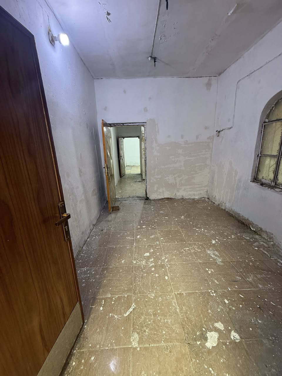 بيت للايجار في جمعيه اسكان الموانئ يحتوي على غرفه وصاله ومطبخ ومشتملات وطارمه السعر 300 الف (مع دفع شهرين مقدماً)
واتس ***********
