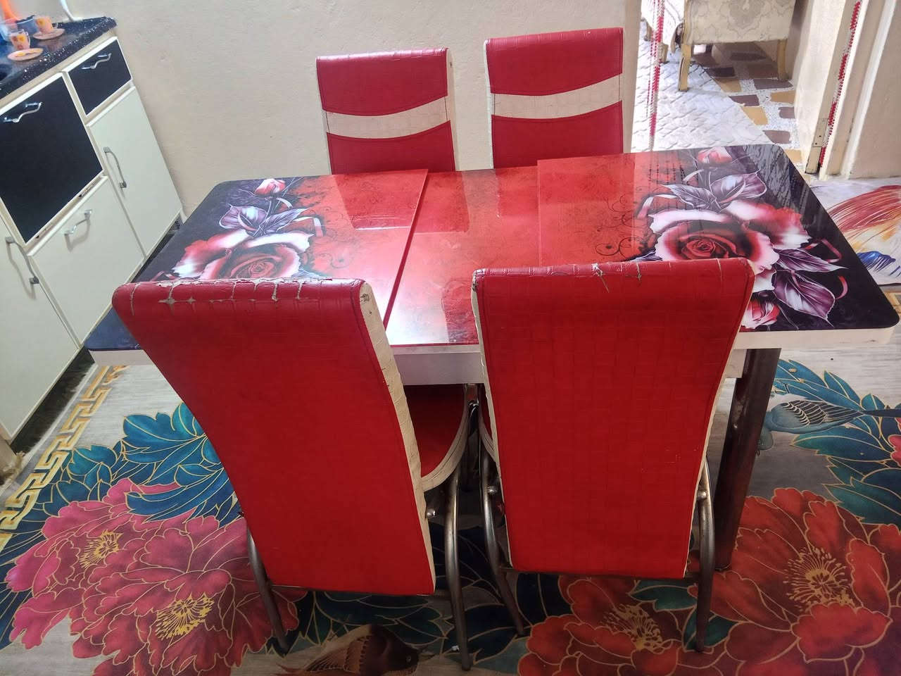 السلام عليكم صباخ 200,,/// براد 55//ثلاجة 100  ميز طعام 100شراي يتصل يدلل ***********
