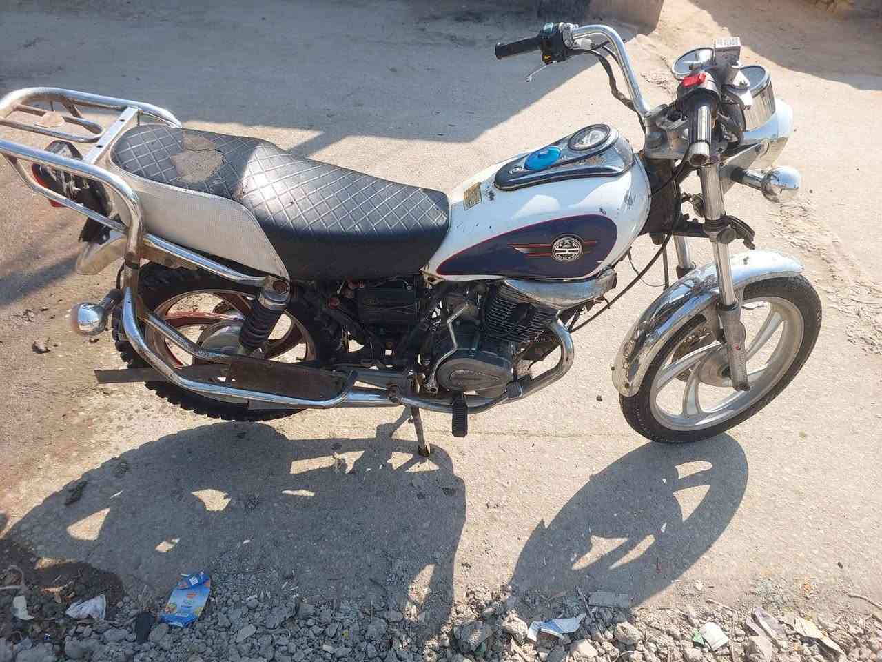 دراجة للبيع نوع هارلي قديم دراجة حلوه نضيفة سعر 250الف وبيها مجال بسيط تجي تكلب وشوف الي تفيدة يتصل ***********عنواني البصرة ابي الخصيب جيكور
