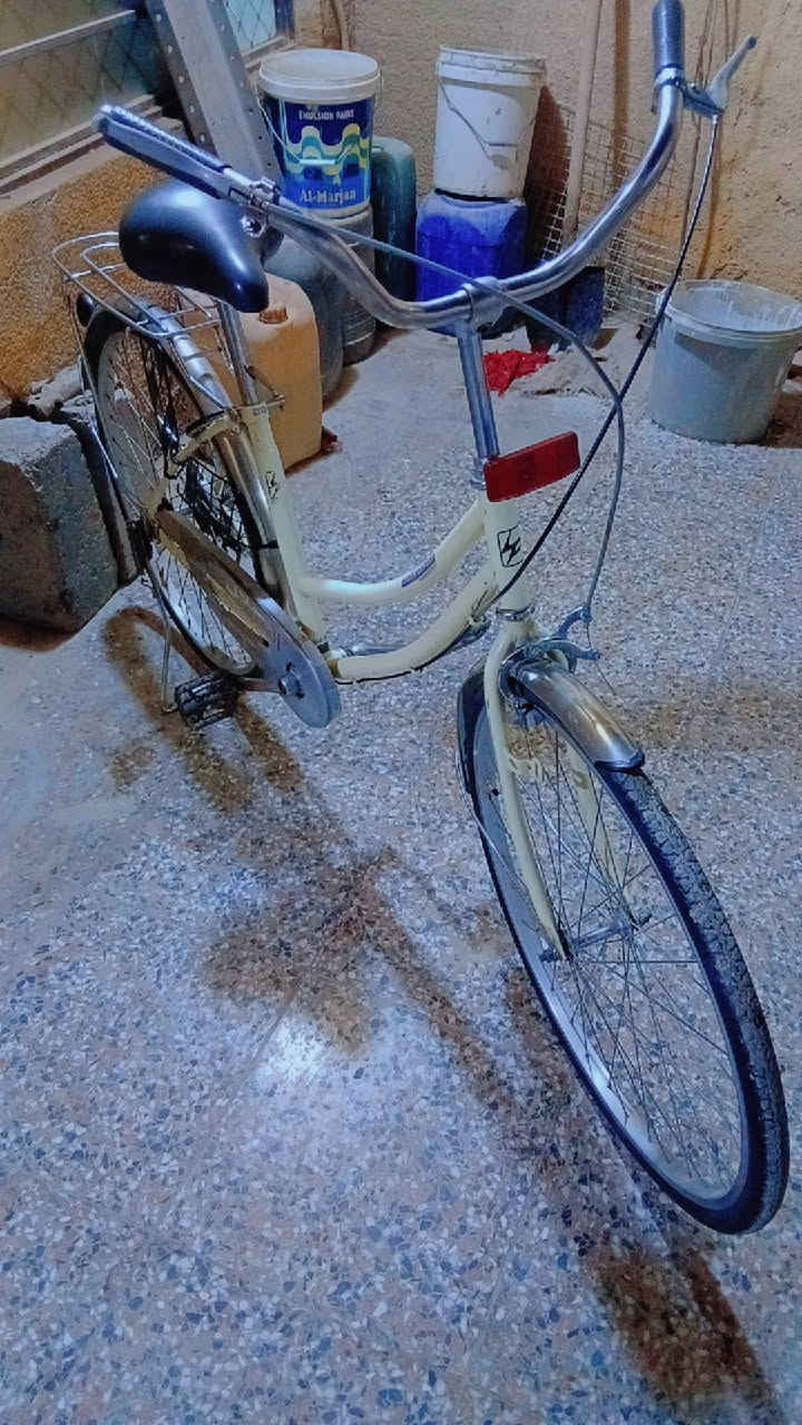 سلام عليكم بايسكل بناتي ستة وعشرين بايسكل كامل من كلشي بريكات أمامي خلفي مختم لبايسكل عارضة 70 وبيه مجال حك جية 
***********
