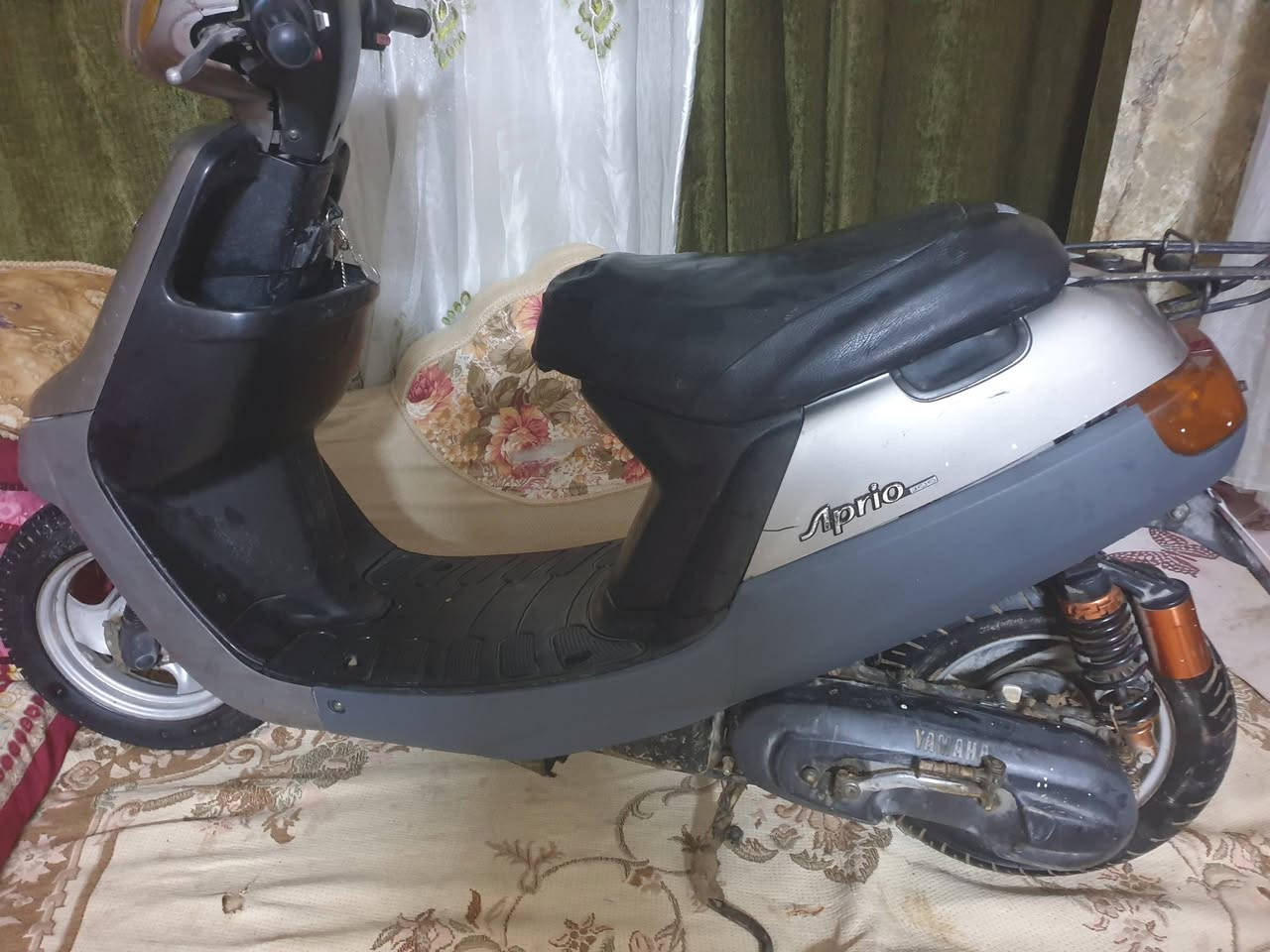 السلام عليكم، دراجة بطة للبيع نضيفة كدامكم مثل ما موضح بالصورة كفرات بلادي مانقصها أي شي فقط كابريتر ضعيف، السعر ٢٧٥ وبيهه مجال، مكاني كربلاء قرب مدينة الزائرين، متواجد ماسنجر وواتساب ***********
