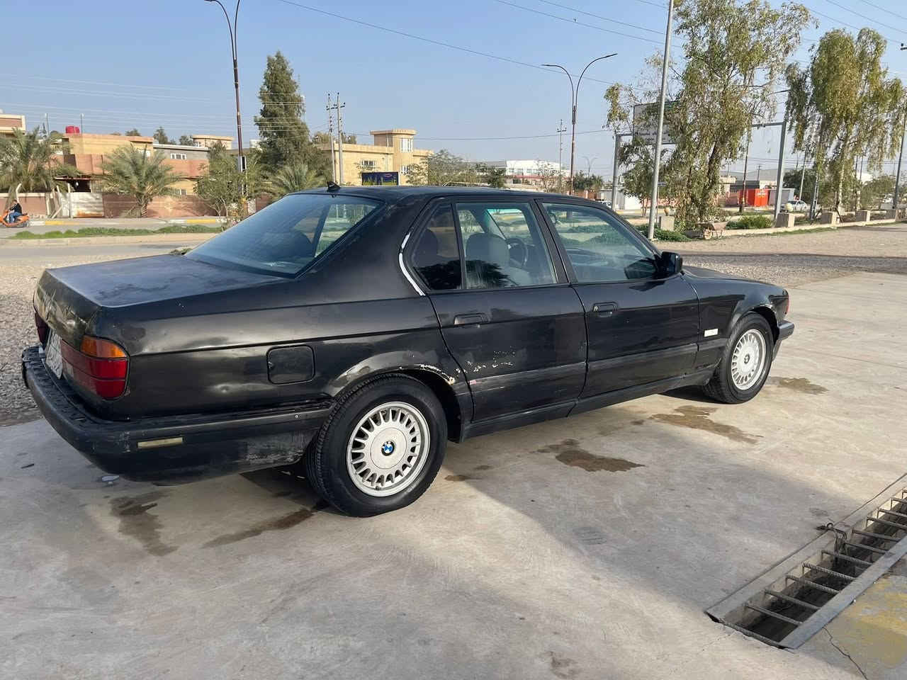 سلام عليكم بي ام موديل ٩١ اصل رقم اربيل سنويه منتهي حجم 735 السياره بلاديه محرك  3.500 مفتوح او كير محرك كفاله  فتحه سلايت مري كشنات جلد تبريد حداديه نافضها نفض صدر تخم تاير جديد باتري جديد مسجل سستم ٤ سماعات سياره جاهزه  شلعه ومعدل   العنوان ديالى خانقين  السعر 34 بيها مجال للشراي للاتصال ***********
